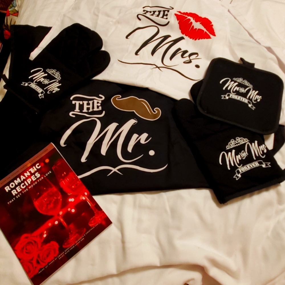 Mr & Mrs Apron set